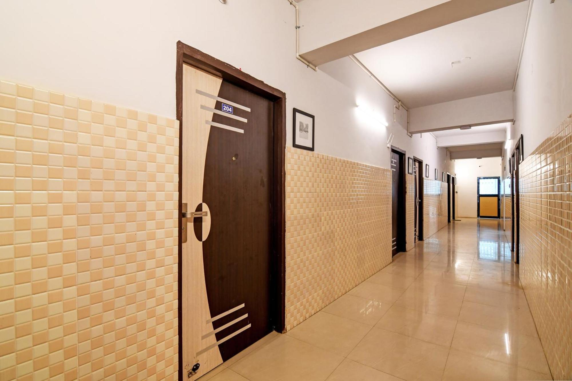 Super Hotel O Nilay Classic บูบันเนสชวาร์ ภายนอก รูปภาพ