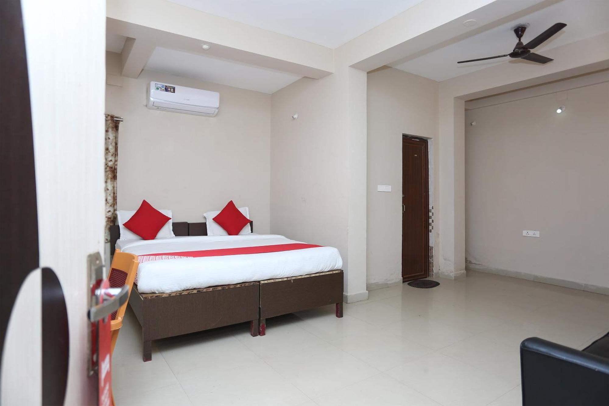 Super Hotel O Nilay Classic บูบันเนสชวาร์ ภายนอก รูปภาพ
